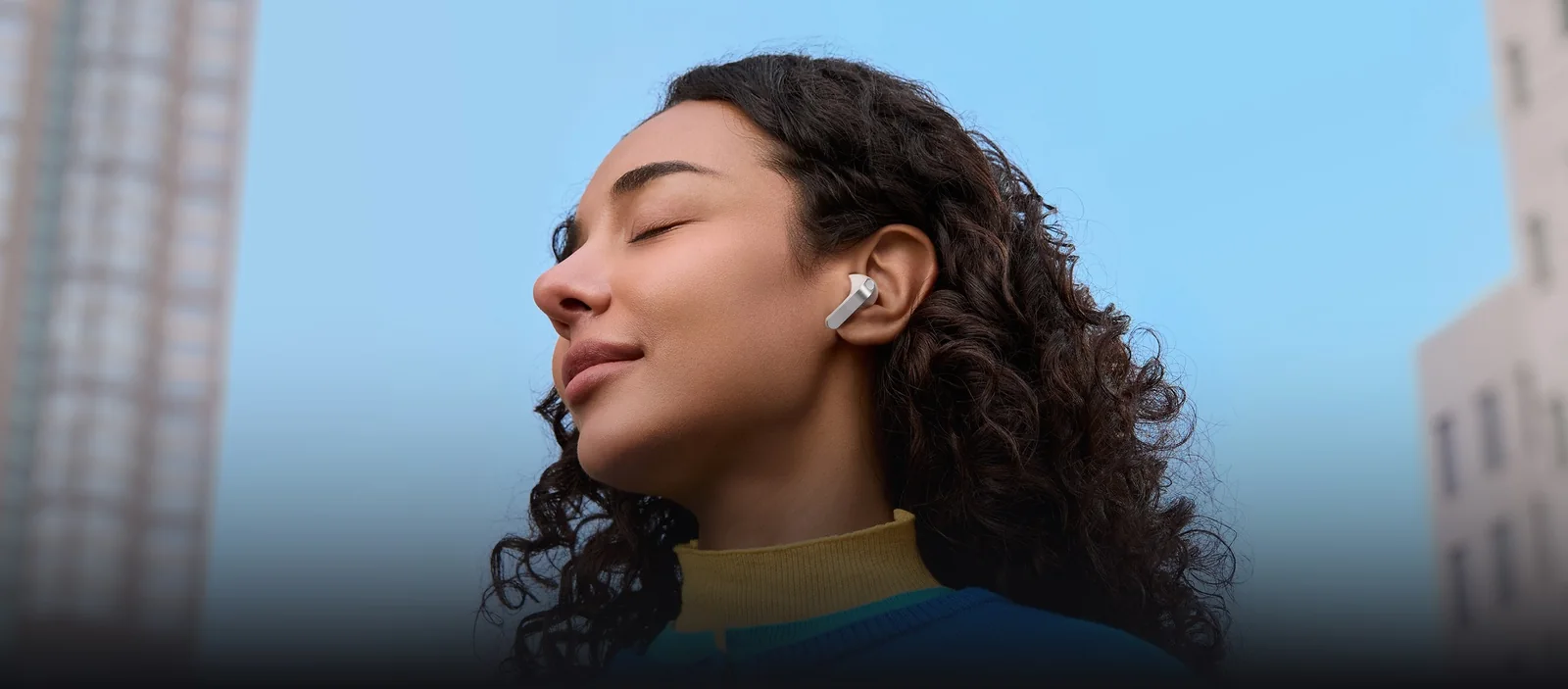 Galaxy Buds4 Pro i bruk med fokus på støydemping