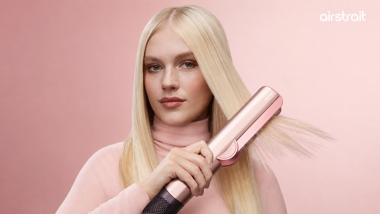 Dyson Airstrait i Keramisk rosa / Roségull brukt til å rette håret