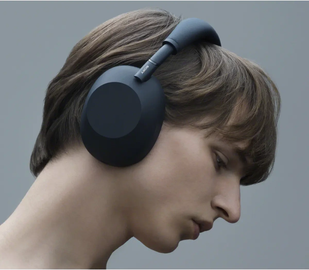 Sony WH-1000XM6 Blå – på nært hold