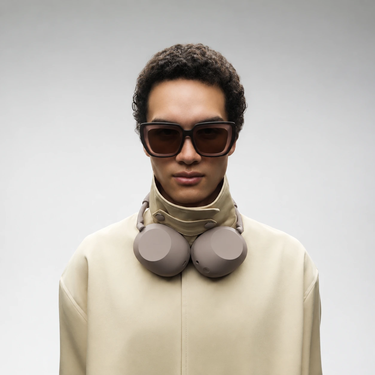 Sony WH-1000XM6 Sandstone – i bruk